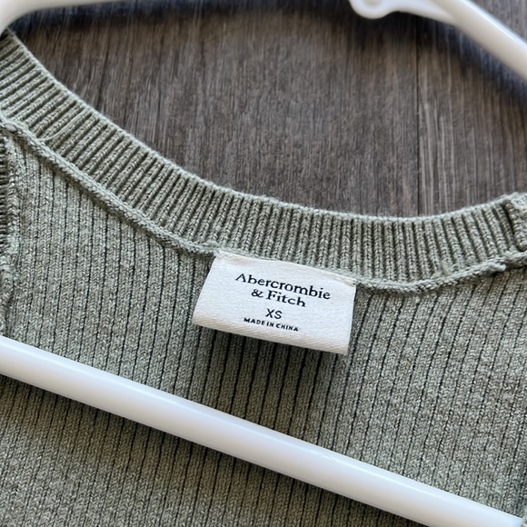 Abercrombie & Fitch | Knit sage/olive green cutout midi dress - Picture 3 of 4